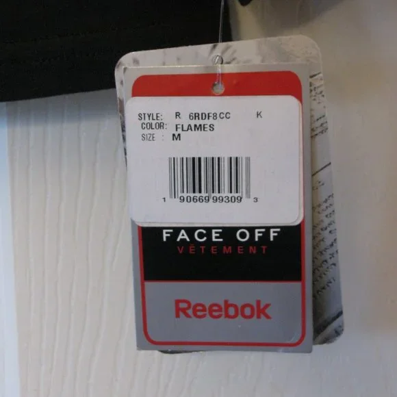 2/$15 NHL Calgary Flames Boys Tee Medium 5 6 Reebok Face Off Apparel Hockey - Picture 3 of 3